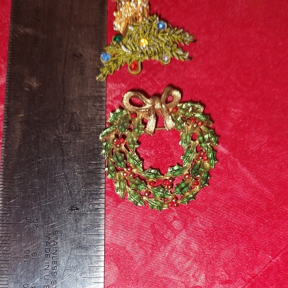 Festive Candle and Wreath Brooch Set - Picture 5 of 8